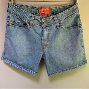 Levi Strauss Signature Denim Shorts in a Light Wash